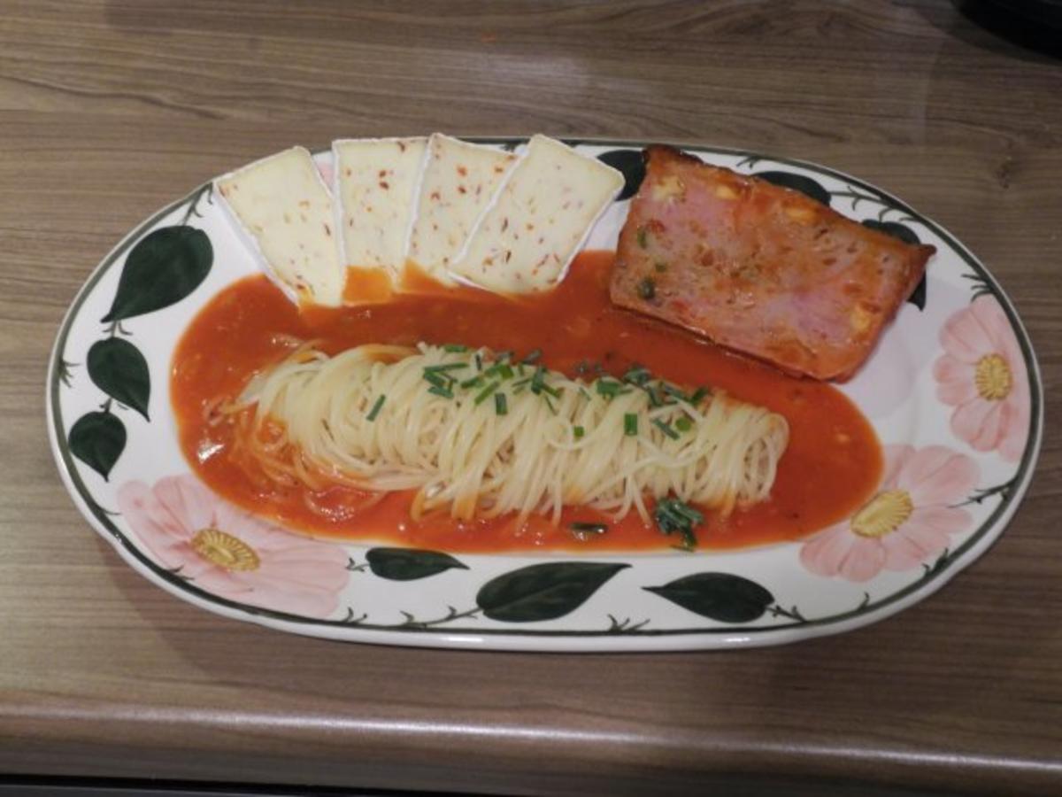 Pasta : Spaghetti mit Tomatensoße dazu Pizza-Leberkäse oder groben Leberkäse - Rezept