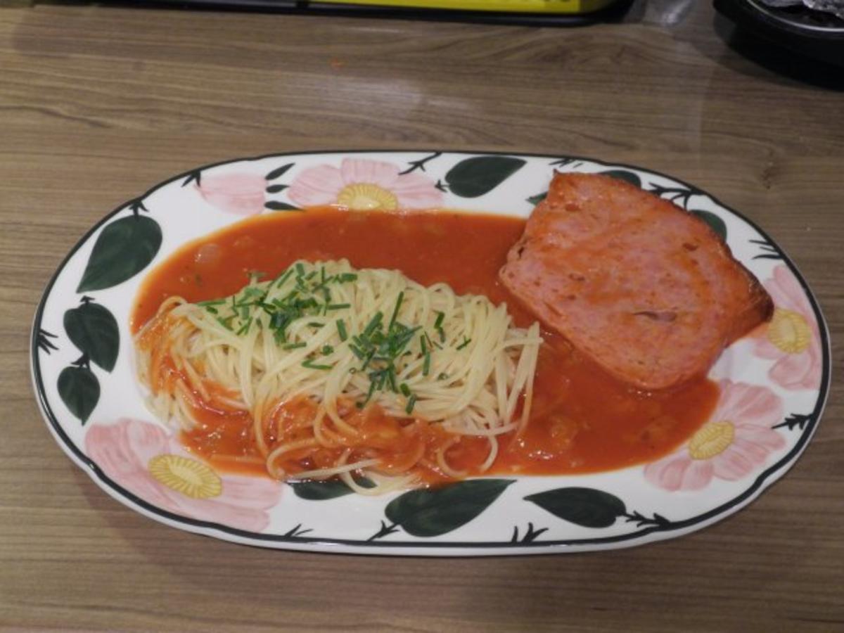 Pasta : Spaghetti mit Tomatensoße dazu Pizza-Leberkäse oder groben ...