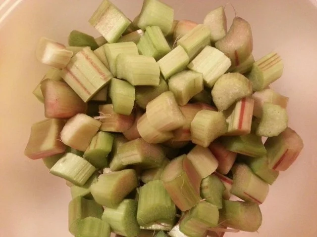 Rezept: Rhabarberstreuselschnitten Bild Nr. 2 Rhabarberstreuselschnitten - Rezept - Bild Nr. 2