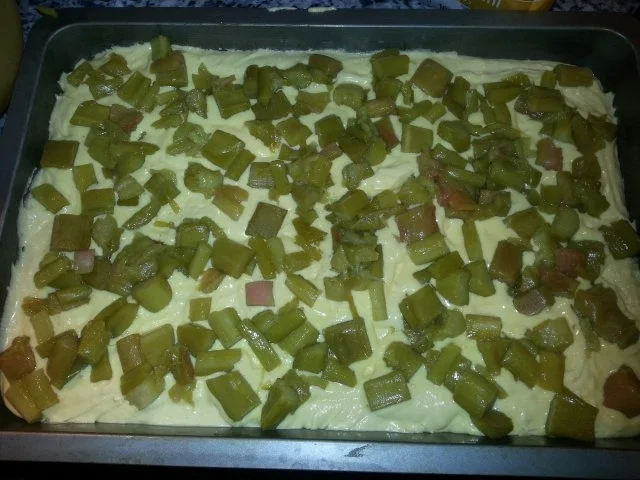 Rezept: Rhabarberstreuselschnitten Bild Nr. 4 Rhabarberstreuselschnitten - Rezept - Bild Nr. 4