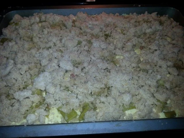 Rezept: Rhabarberstreuselschnitten Bild Nr. 5 Rhabarberstreuselschnitten - Rezept - Bild Nr. 5