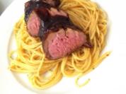 Balsamico-Schweinsfilet auf Chillinudeln - Rezept