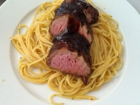 Rezept: Balsamico-Schweinsfilet auf Chillinudeln Bild Nr. 2 Balsamico-Schweinsfilet auf Chillinudeln - Rezept - Bild Nr. 2