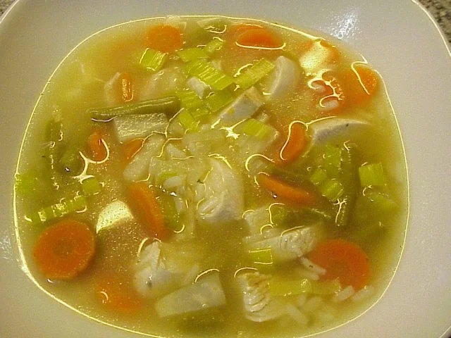 Schnelle Hühnersuppe mit Reis und Gemüse - Rezept