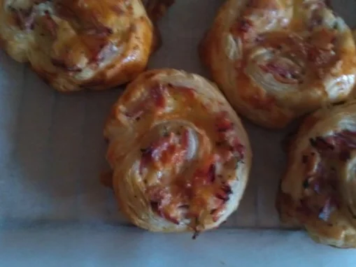 Herzhaft gefüllte Blätterteigschnecken - Rezept - Bild Nr. 2