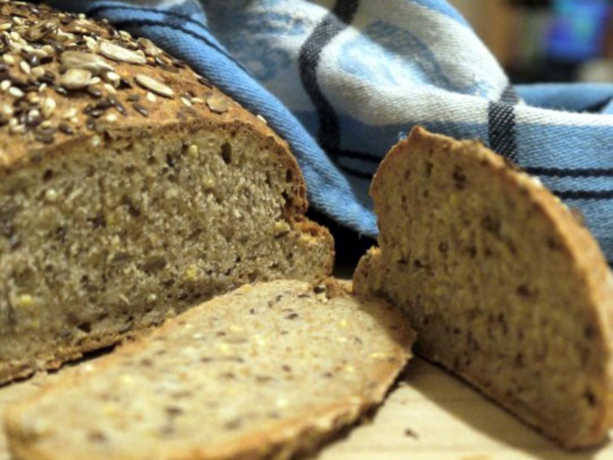 Mehrkornbrot kommt ohne Ruhezeit aus - Rezept mit Bild - kochbar.de
