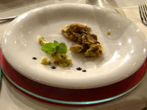 Kaiserschmarrn vom Straußenei mit Kompott von Stink- und Passionsfrucht à la Jakumeit - Rezept