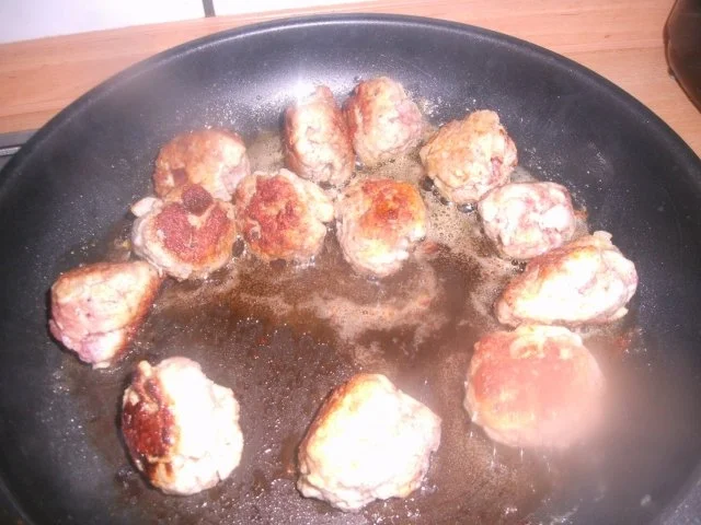 Rezept: Hackbällchen mit braunen Champignons in Rahmsosse mit Wildreis Bild Nr. 4 Hackbällchen mit braunen Champignons in Rahmsosse mit Wildreis - Rezept - Bild Nr. 4