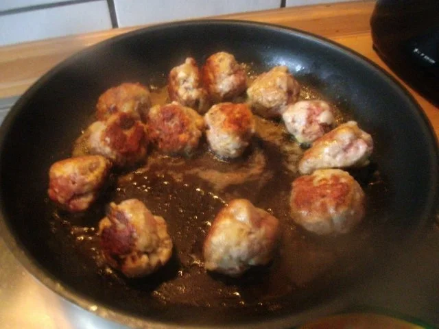 Rezept: Hackbällchen mit braunen Champignons in Rahmsosse mit Wildreis Bild Nr. 5 Hackbällchen mit braunen Champignons in Rahmsosse mit Wildreis - Rezept - Bild Nr. 5