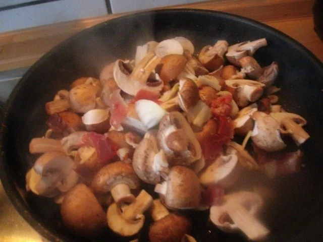 Rezept: Hackbällchen mit braunen Champignons in Rahmsosse mit Wildreis Bild Nr. 7 Hackbällchen mit braunen Champignons in Rahmsosse mit Wildreis - Rezept - Bild Nr. 7