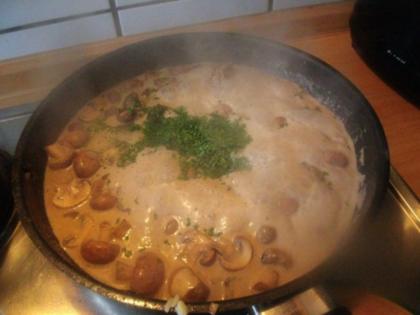 Hackbällchen mit braunen Champignons in Rahmsosse mit Wildreis Rezept