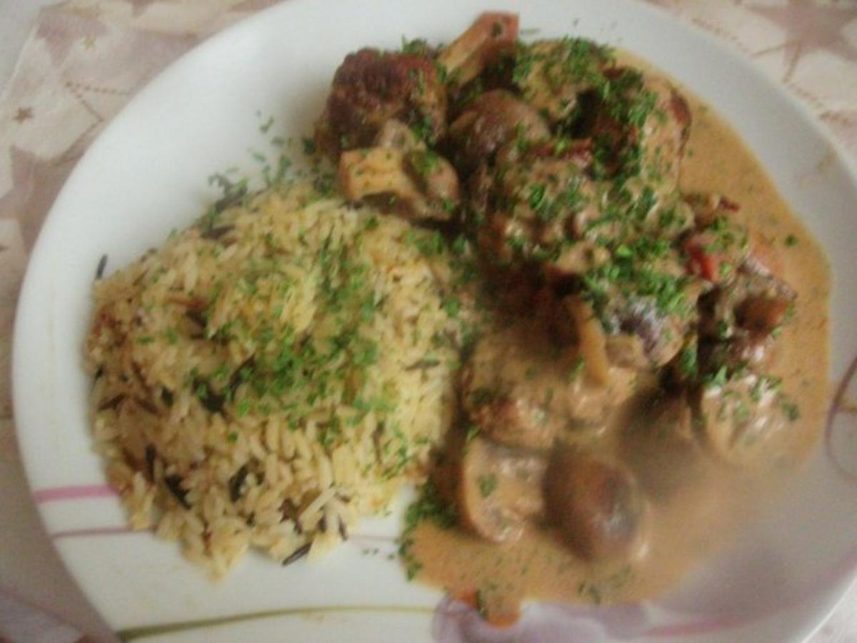 Hackbällchen mit braunen Champignons in Rahmsosse mit Wildreis - Rezept ...