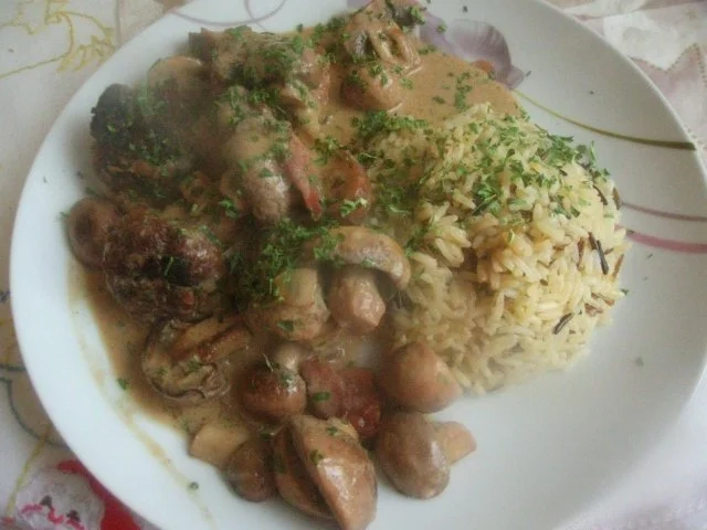 Rezept: Hackbällchen mit braunen Champignons in Rahmsosse mit Wildreis Bild Nr. 14 Hackbällchen mit braunen Champignons in Rahmsosse mit Wildreis - Rezept - Bild Nr. 14