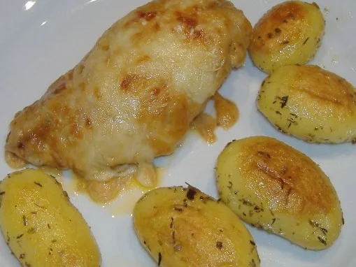 Hähnchenbrustfilet mit Tomaten- Käsesauce überbacken - Rezept