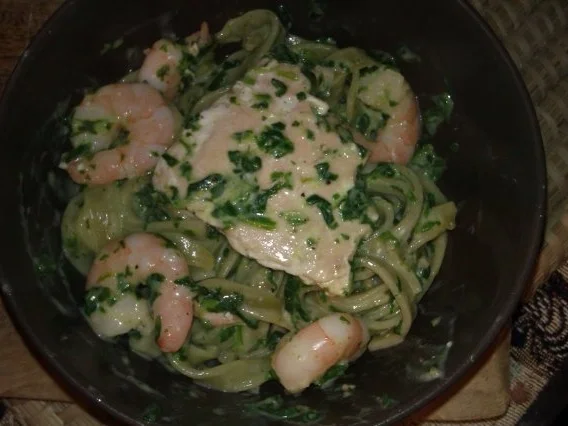 Spinatnudeln mit Meeresfrüchte - Rezept