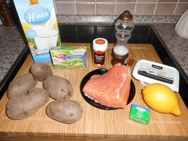 Versuch in Lila, getrüffelt, mit Lachs im Kräuterkleid>> - Rezept - Bild Nr. 2