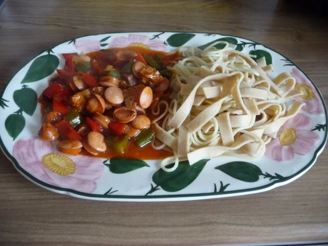 Rezept: Resteverwertung : Wurst - Paprika - Tomatengulasch Resteverwertung : Wurst - Paprika - Tomatengulasch - Rezept