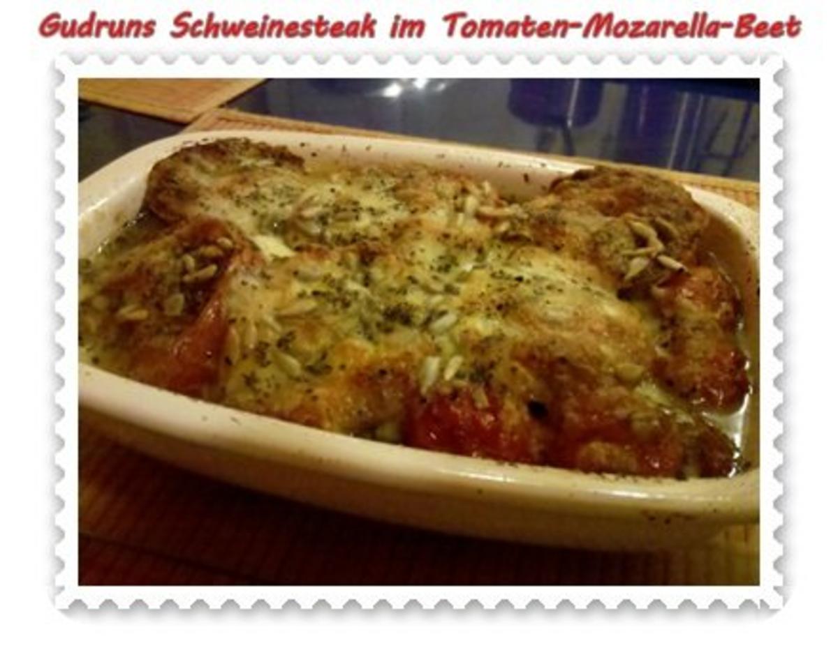 Fleisch: Pikantes Schweinesteak im Tomaten-Mozarella-Nest - Rezept