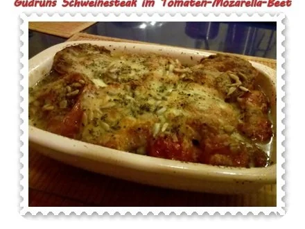 Rezept: Fleisch: Pikantes Schweinesteak im Tomaten-Mozarella-Nest Fleisch: Pikantes Schweinesteak im Tomaten-Mozarella-Nest - Rezept