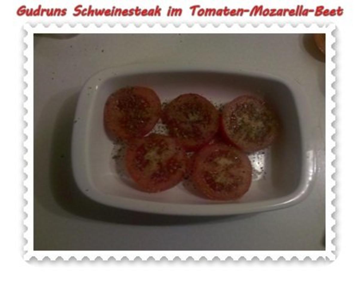 Fleisch: Pikantes Schweinesteak im Tomaten-Mozarella-Nest - Rezept - Bild Nr. 4