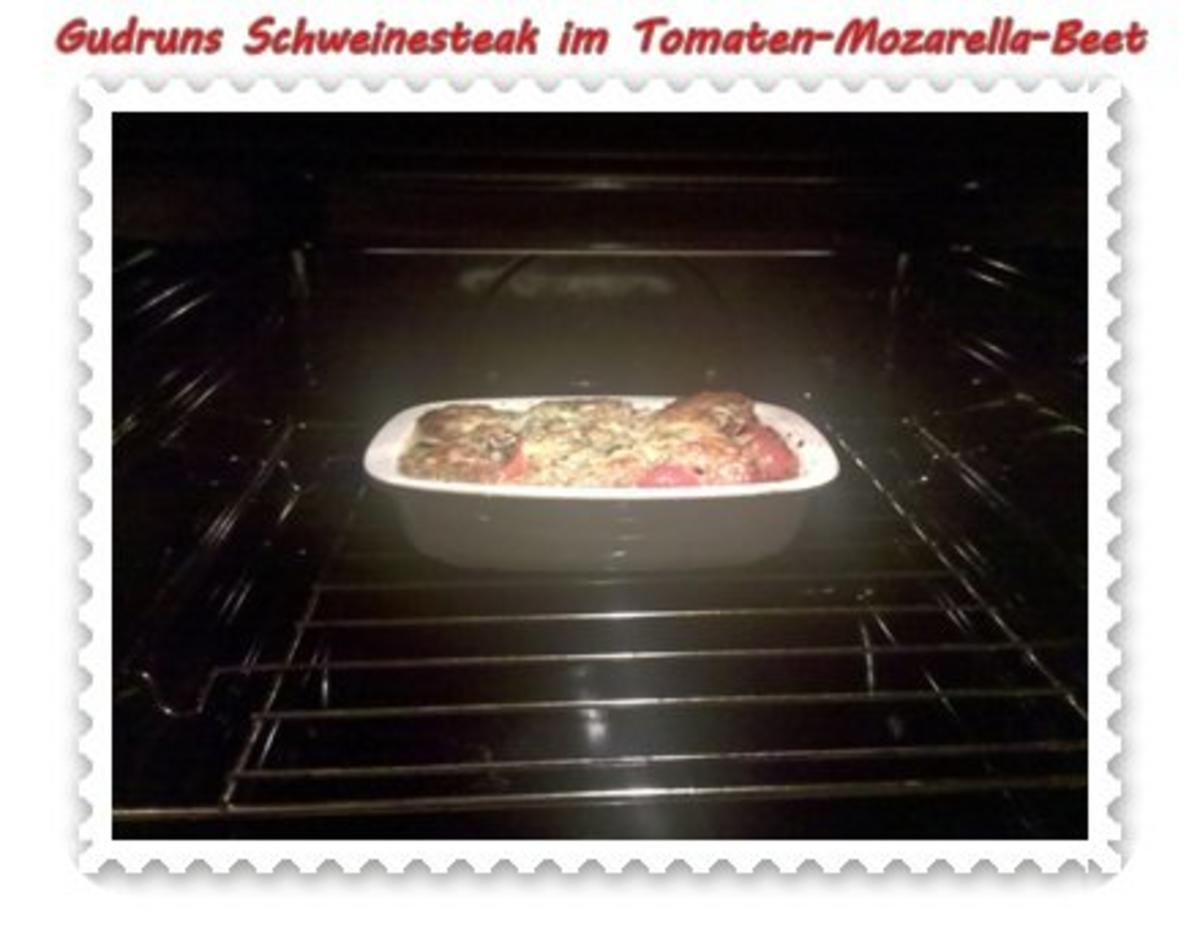 Fleisch: Pikantes Schweinesteak im Tomaten-Mozarella-Nest - Rezept - Bild Nr. 8