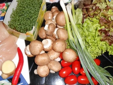 Salat mit Champignons und Hähnchenstreifen - Rezept - Bild Nr. 2