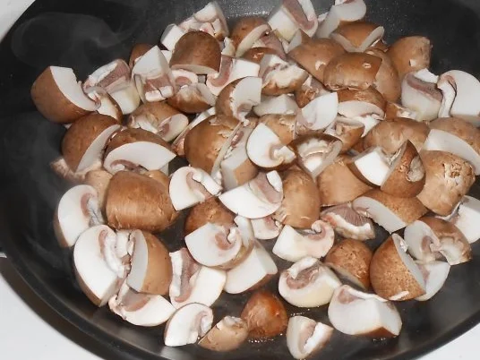 Salat mit Champignons und Hähnchenstreifen - Rezept - Bild Nr. 3