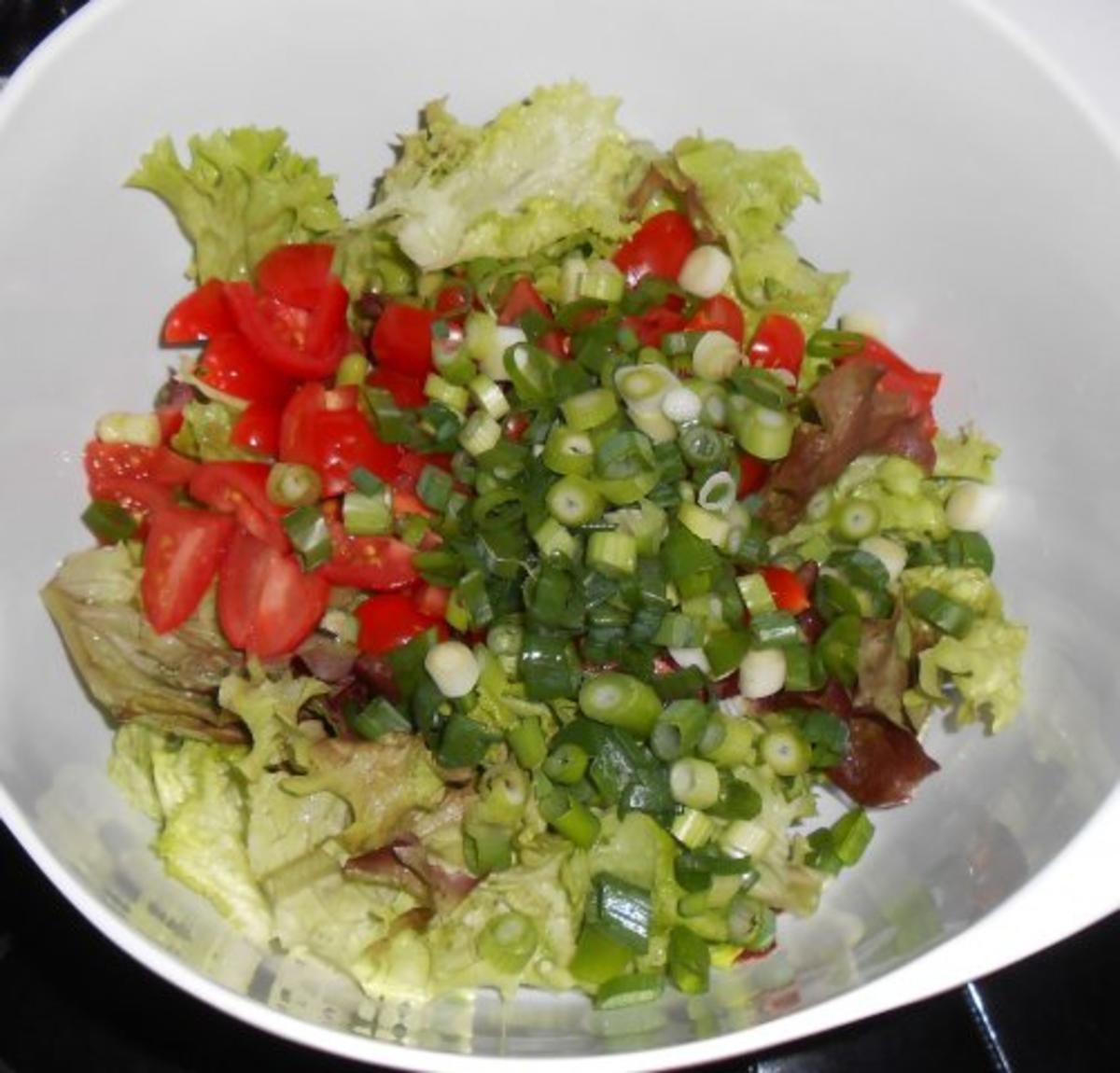 Salat mit Champignons und Hähnchenstreifen - Rezept - Bild Nr. 9