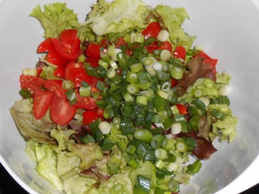 Salat mit Champignons und Hähnchenstreifen - einfach - 57 kcal/100g