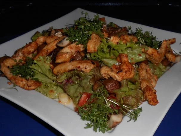 Salat mit Champignons und Hähnchenstreifen - Rezept - Bild Nr. 11