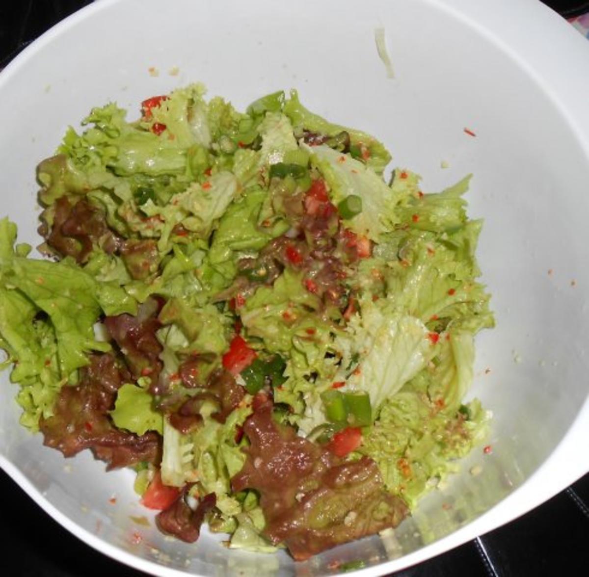 Salat mit Champignons und Hähnchenstreifen - Rezept - Bild Nr. 10