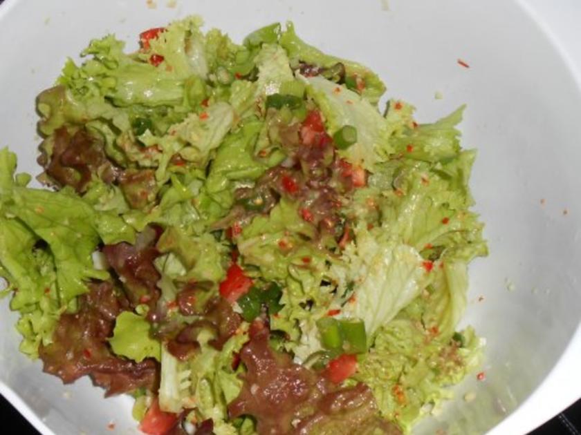 Salat mit Champignons und Hähnchenstreifen - einfach - 57 kcal/100g