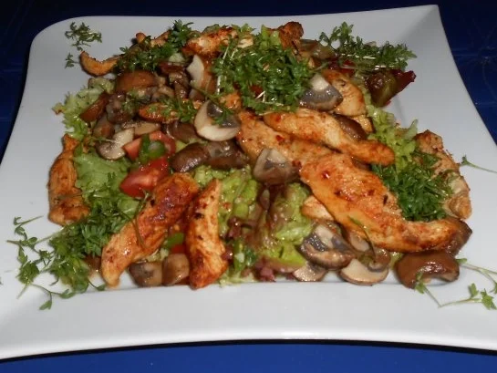 Salat mit Champignons und Hähnchenstreifen - Rezept - Bild Nr. 12