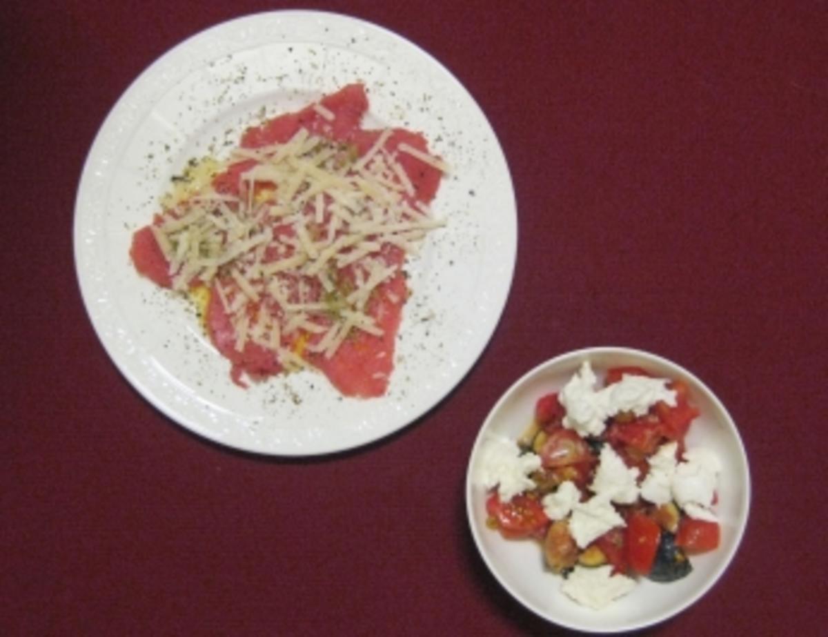 Bilder für Kalbscarpaccio an Salat von Tomaten, Feigen und Büffelmozzarella - Rezept