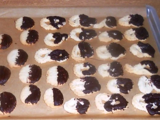 "Oma - Friede`s" - Sehr feines, weihnachtliches Mandel - Spritzgebäck (Rzpt. um 1960) - Rezept - Bild Nr. 15