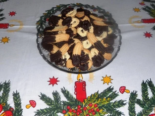 "Oma - Friede`s" - Sehr feines, weihnachtliches Mandel - Spritzgebäck (Rzpt. um 1960) - Rezept - Bild Nr. 16