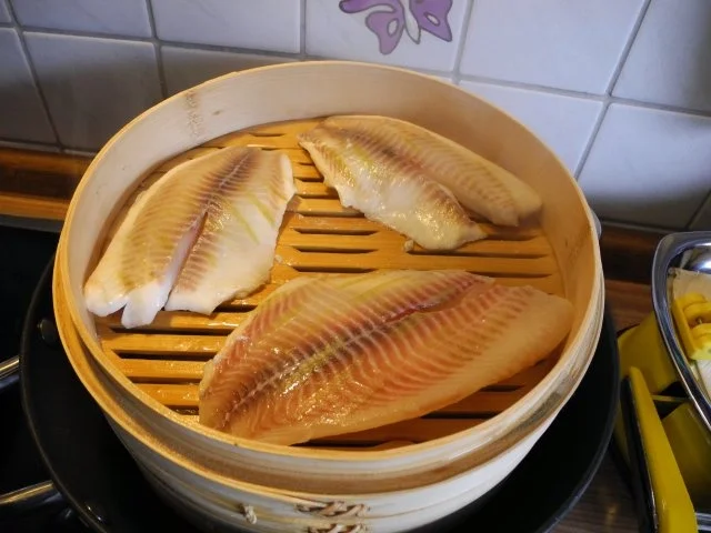 Fisch : Kohlenhydratefrei ... Gedünsteter Tilapia ... satt ... mit Kohlrabigemüse - Rezept - Bild Nr. 3