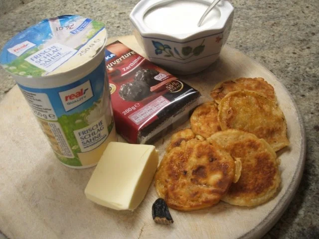 Dessert: Schoko-Mousse in karamellisierten Minipfannkuchen mit Punschsirup - Rezept - Bild Nr. 2