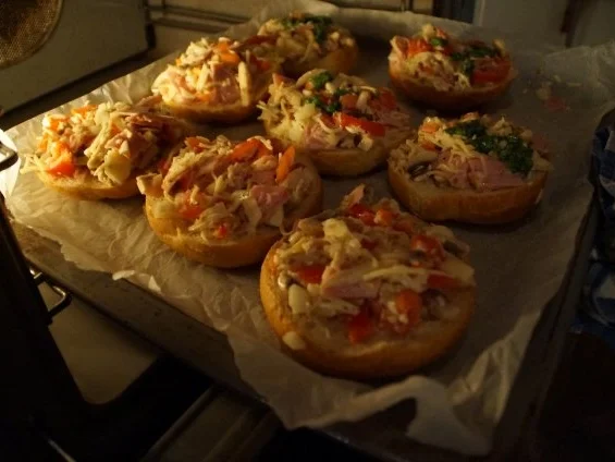 Rezept: Einfach-lecker-Pizzabrötchen Bild Nr. 3 Einfach-lecker-Pizzabrötchen - Rezept - Bild Nr. 3