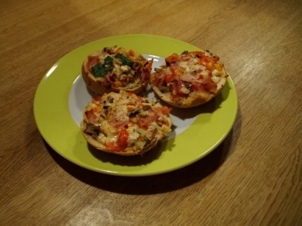 Rezept: Einfach-lecker-Pizzabrötchen Bild Nr. 4 Einfach-lecker-Pizzabrötchen - Rezept - Bild Nr. 4