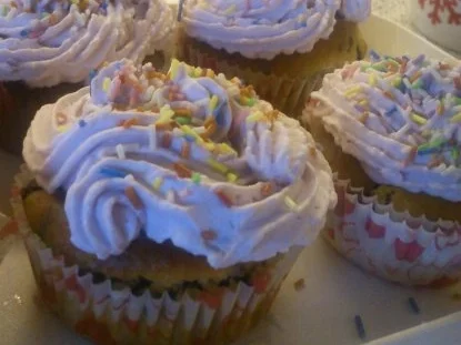 Süße Sauerkirsch Muffins mit Kirschsahne - Rezept