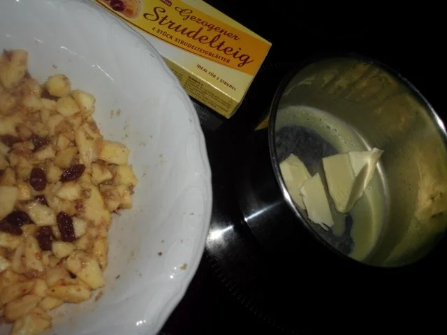 Rezept: Apfelstrudel Bild Nr. 6 Apfelstrudel - Rezept - Bild Nr. 6