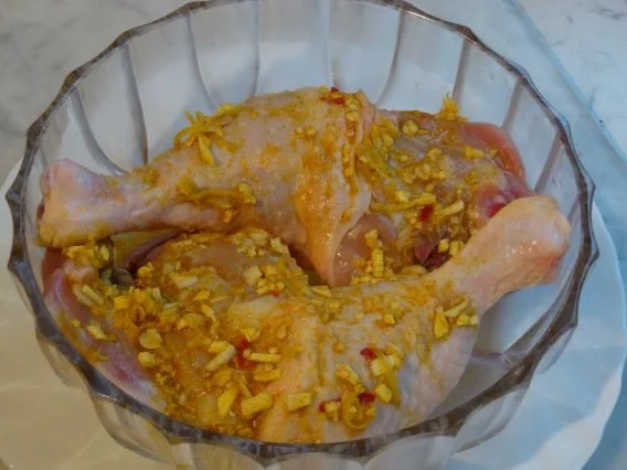 Rezept: Marinierte Hähnchenkeulen auf pikantem Gemüse Bild Nr. 2 Marinierte Hähnchenkeulen auf pikantem Gemüse - Rezept - Bild Nr. 2