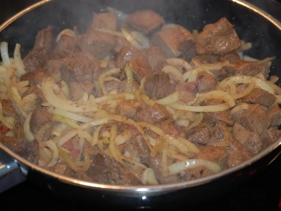 Rezept: Gulasch mit Leber Gulasch mit Leber - Rezept