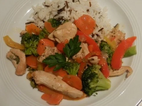 Asiatische Hähnchenpfanne mit Gemüse - Rezept