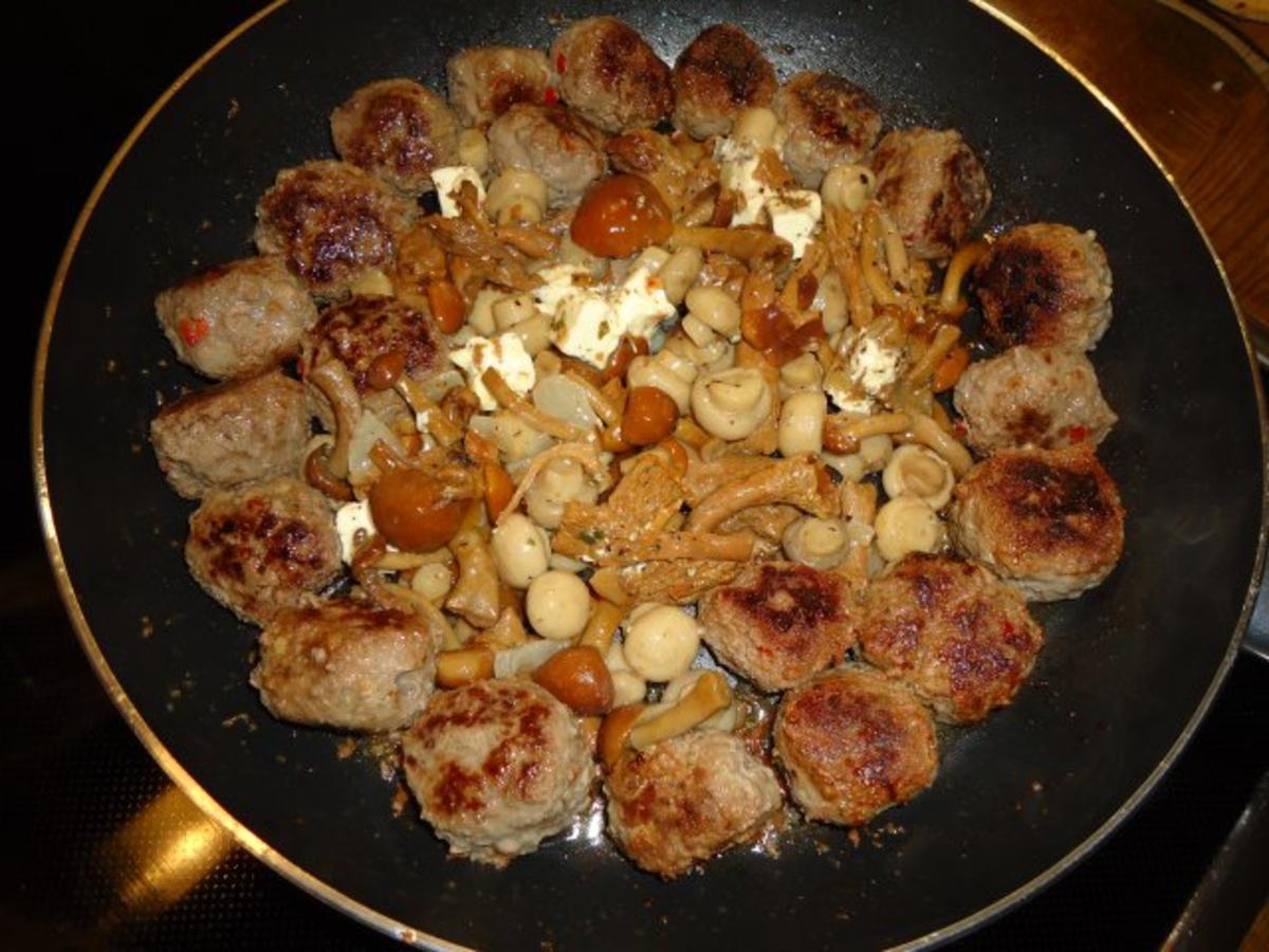 Mushrooms with small spicy Balls - Rezept - Bild Nr. 5