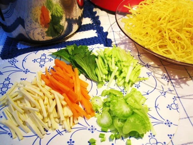 Kräftige Fleischbrühe mit Suppennudeln - Rezept - Bild Nr. 5