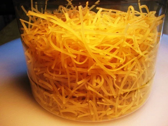 Kräftige Fleischbrühe mit Suppennudeln - Rezept - Bild Nr. 3