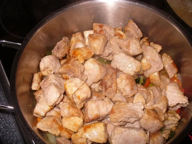 Rezept: Schweinegulasch im Pastaring Bild Nr. 7 Schweinegulasch im Pastaring - Rezept - Bild Nr. 7