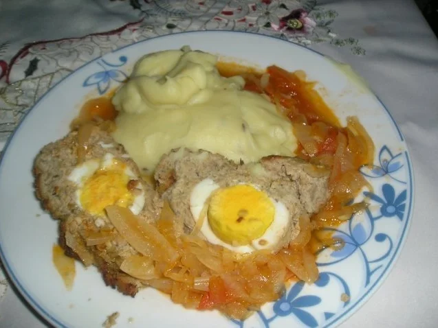 Ein ganz falscher Hase mit Zwiebelsauce - Rezept